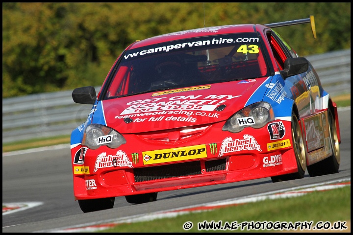 BTCC_and_Support_Brands_Hatch_011011_AE_089.jpg