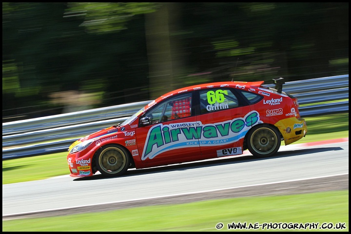 BTCC_and_Support_Oulton_Park_040611_AE_026.jpg