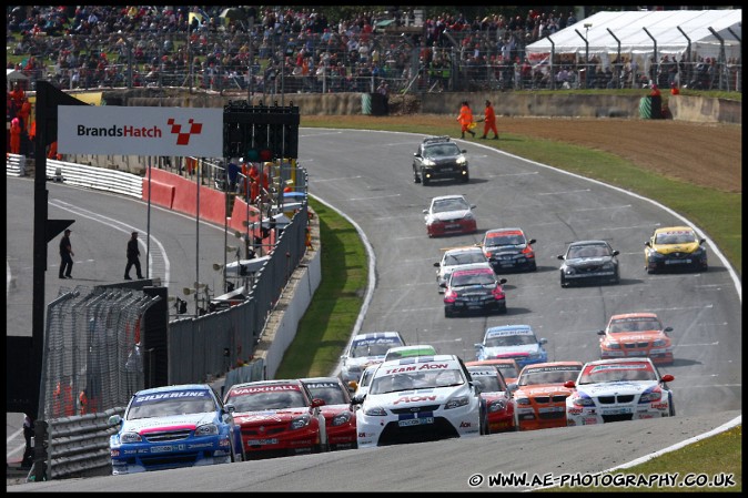 BTCC_and_Support_Brands_Hatch_041009_AE_084.jpg