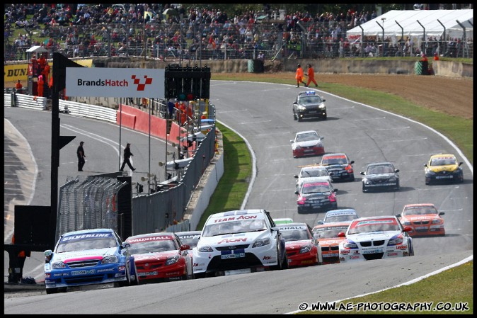 BTCC_and_Support_Brands_Hatch_041009_AE_085.jpg