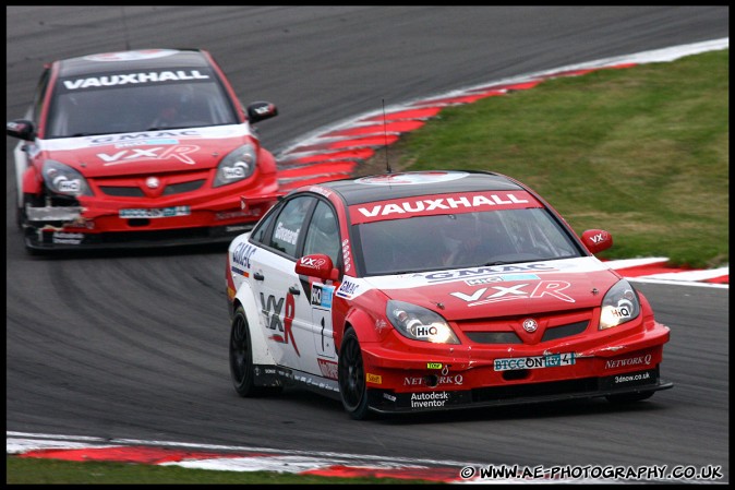 BTCC_and_Support_Brands_Hatch_041009_AE_150.jpg