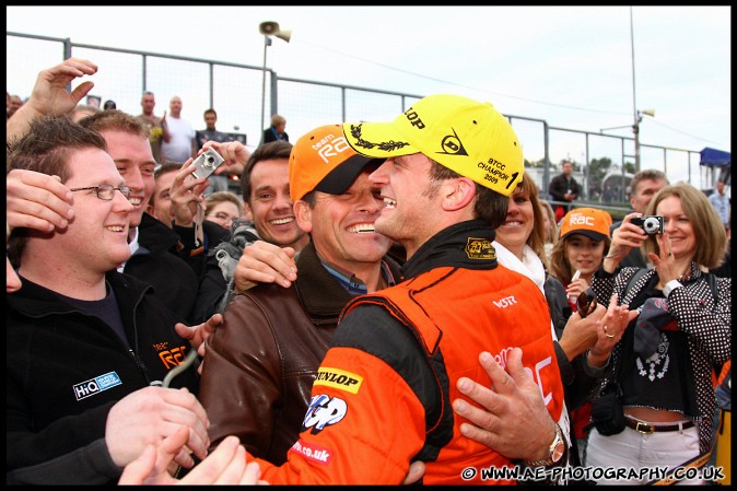 BTCC_and_Support_Brands_Hatch_041009_AE_156.jpg