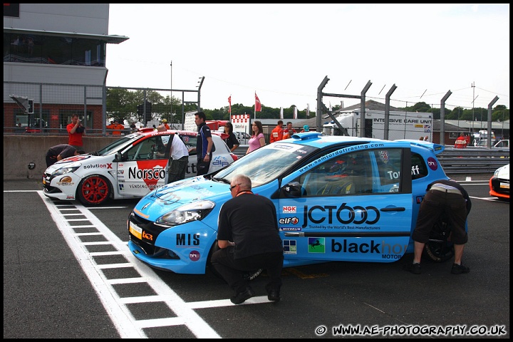 BTCC_and_Support_Oulton_Park_050610_AE_105.jpg