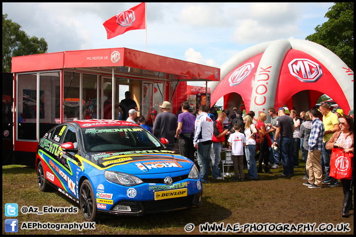 BTCC_and_Support_Oulton_Park_100612_AE_004.jpg