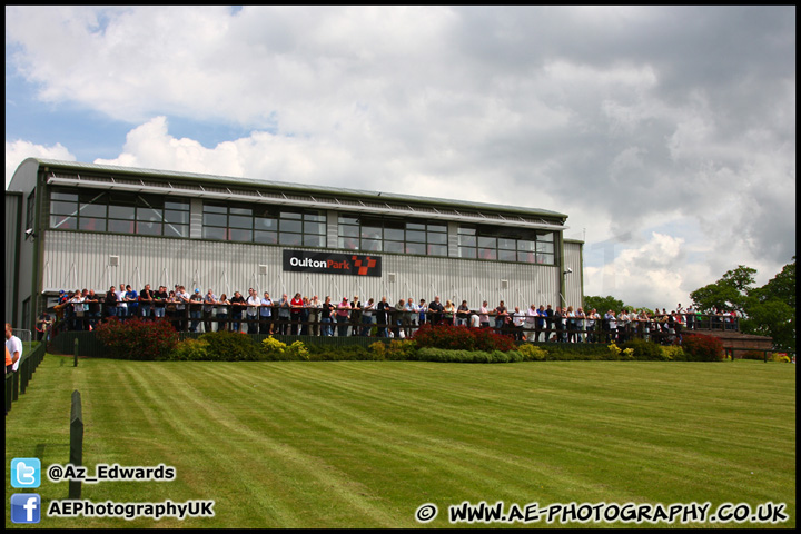 BTCC_and_Support_Oulton_Park_100612_AE_007.jpg