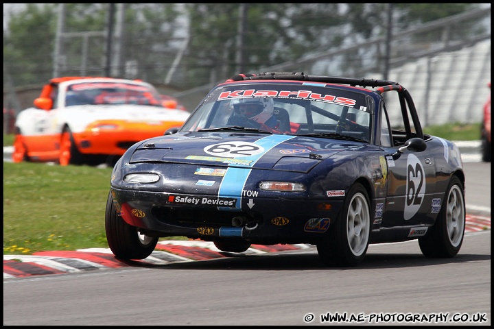 BRSCC_Championship_Racing_Brands_Hatch_120610_AE_049.jpg