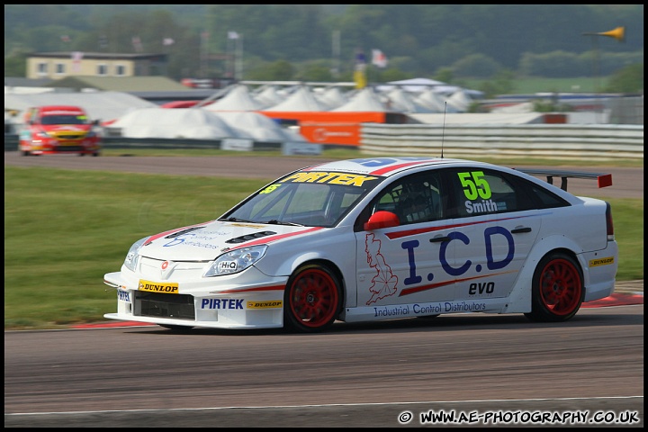 BTCC_and_Support_Thruxton_300411_AE_009.jpg