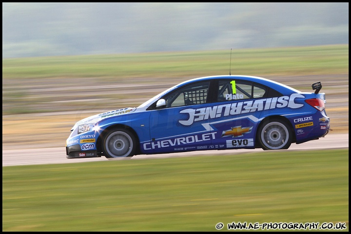 BTCC_and_Support_Thruxton_300411_AE_012.jpg