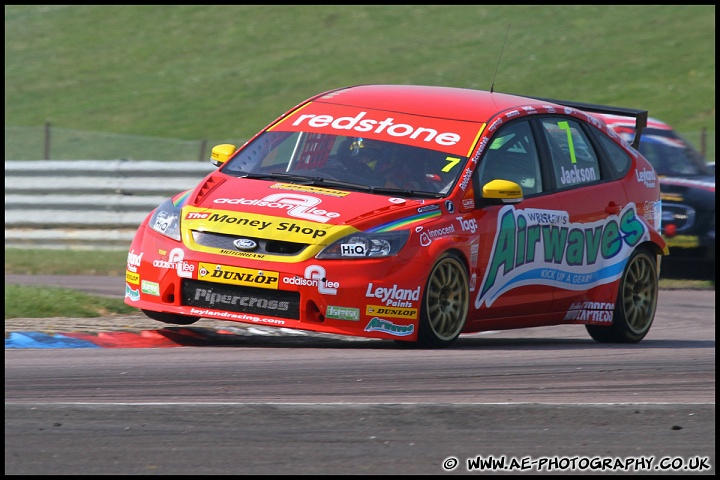 BTCC_and_Support_Thruxton_300411_AE_014.jpg