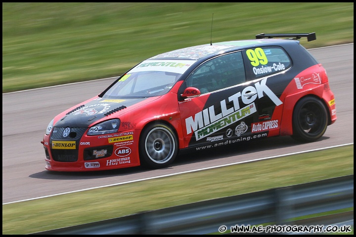 BTCC_and_Support_Thruxton_300411_AE_044.jpg