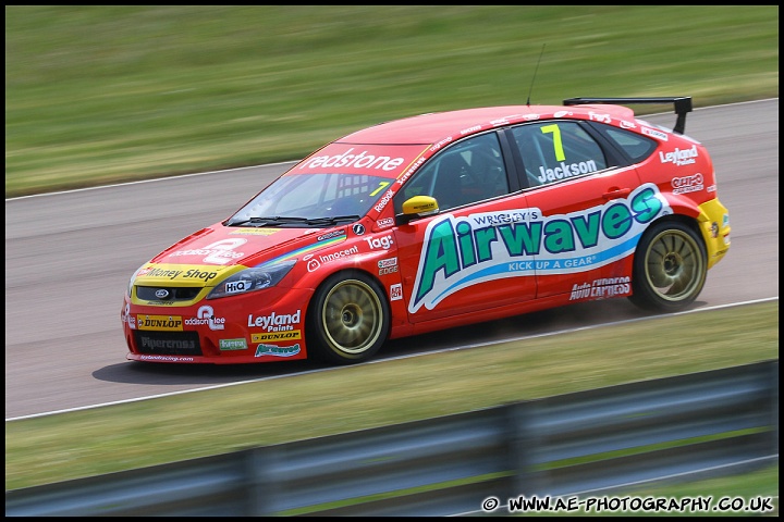 BTCC_and_Support_Thruxton_300411_AE_045.jpg