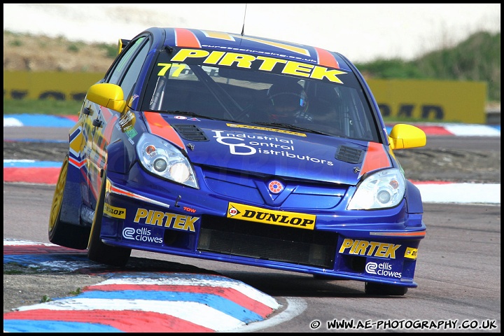BTCC_and_Support_Thruxton_300411_AE_062.jpg