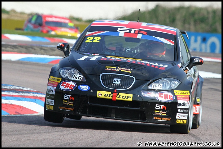 BTCC_and_Support_Thruxton_300411_AE_069.jpg