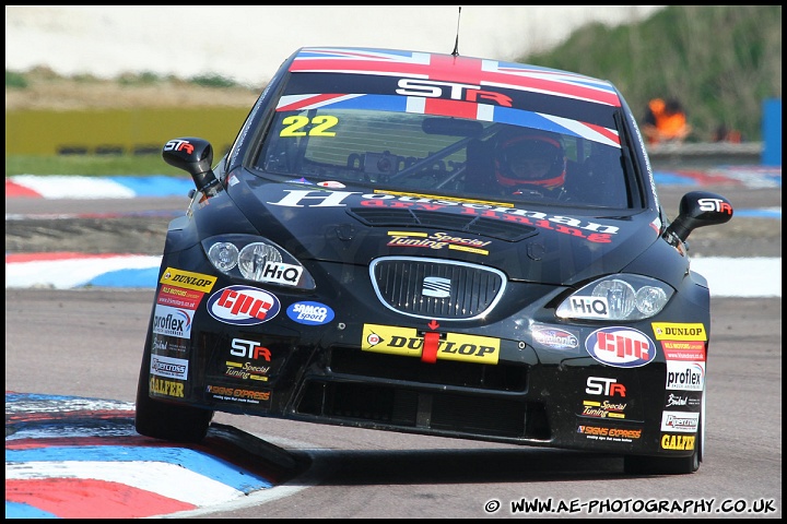 BTCC_and_Support_Thruxton_300411_AE_074.jpg