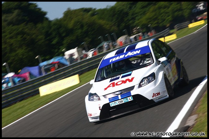 BTCC_and_Support_Oulton_Park_300509_AE_026.jpg