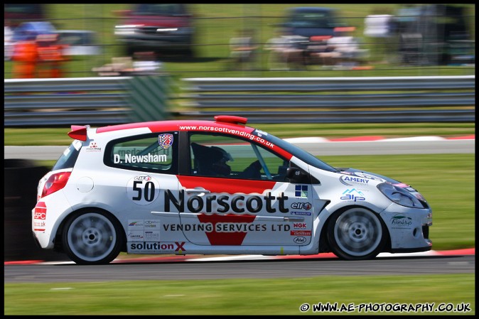 BTCC_and_Support_Oulton_Park_300509_AE_072.jpg