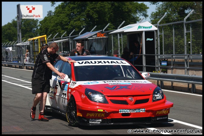 BTCC_and_Support_Oulton_Park_300509_AE_094.jpg