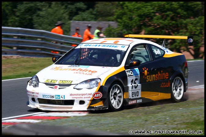 BTCC_and_Support_Oulton_Park_310509_AE_036.jpg