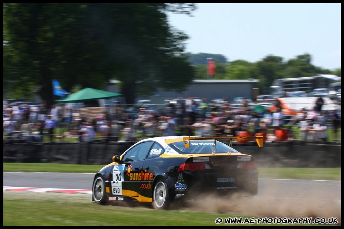 BTCC_and_Support_Oulton_Park_310509_AE_077.jpg